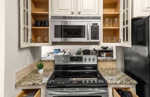 South Baton Rouge Casa | Cozy 1Bed Retreat! Fenced in Patio! Pool!