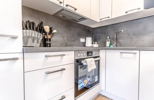 Favoriten Apartamento | Cozy 1BR+1LV Apt. Steps Away from Reumannplatz U1