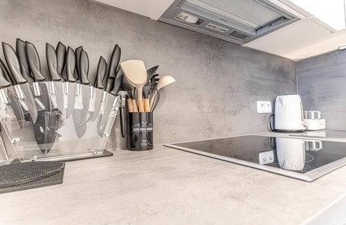 Favoriten Apartamento | Cozy 1BR+1LV Apt. Steps Away from Reumannplatz U1