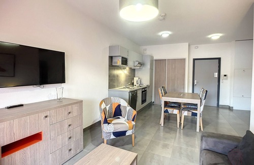 Lamalou-les-Bains Apartamento | Apartamento F2 con terraza y parking, cerca del casino y las termas de Lamalou-les-Bains