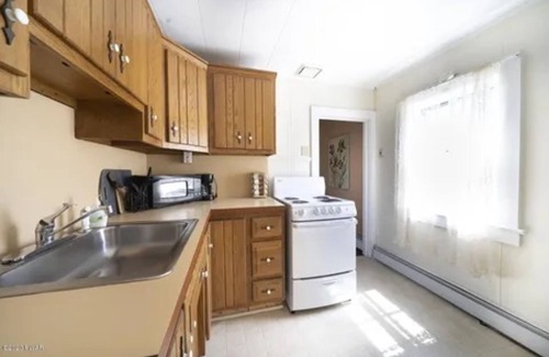 White Mills Apartamento | Cozy 1BR apt walking distance to downtown Hawley, near Lake Wallenpaupack