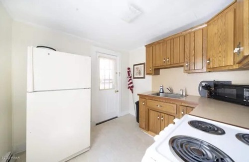 White Mills Apartamento | Cozy 1BR apt walking distance to downtown Hawley, near Lake Wallenpaupack