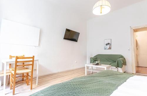 Wieden Apartamento | Cozy 1BR Apt Wi-Fi & Close to Hauptbahnhof