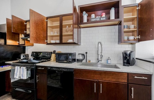 Downtown Kansas City Apartamento | Cozy 1BR Near Arrowhd & TMobile Parking, Rooftop