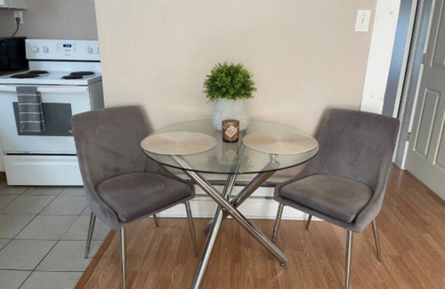 East Orange Apartamento | Cozy 1BR Retreat l 1 Bath l Close to EWR & NYC