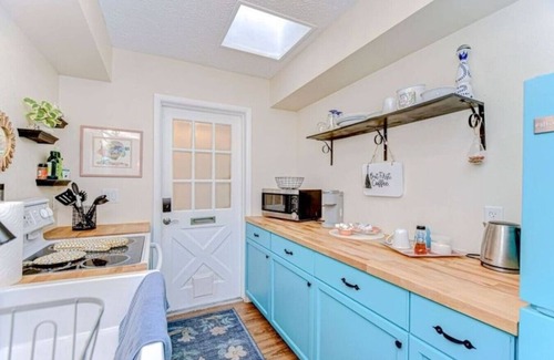 Trailer Estates Apartamento | Lazy Manatee Apt Spacious 1/1 six miles to IMG