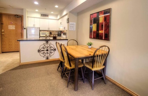 Whistler Creekside Apartamento | Cozy 1BR: Sleeps 4,Pool,Hot Tub,BBQ,Free Parking & Near Valley Trail!