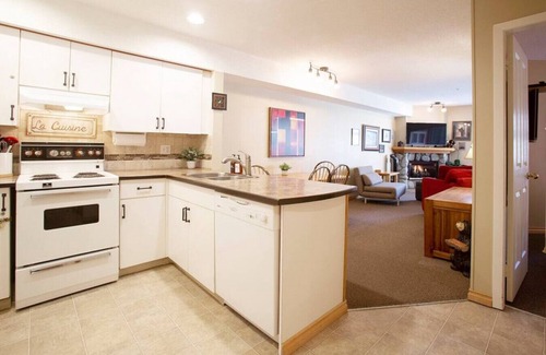 Whistler Creekside Apartamento | Cozy 1BR: Sleeps 4,Pool,Hot Tub,BBQ,Free Parking & Near Valley Trail!