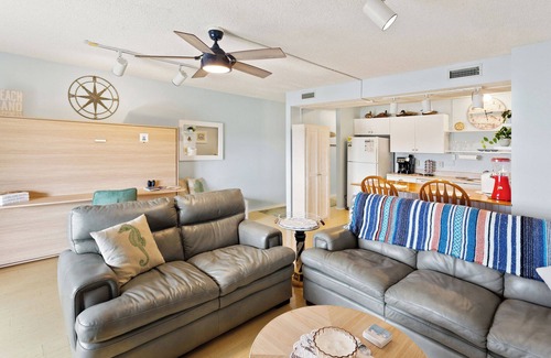Avon Condominio | Cozy 1BR Soundfront Condo | King Bed & Sunset Views