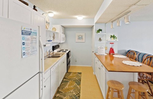 Avon Condominio | Cozy 1BR Soundfront Condo | King Bed & Sunset Views