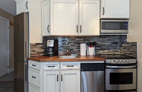 Whistler Creekside Casa | Cozy 1BR Walk to Gondola, Sleep 4, Free Parking