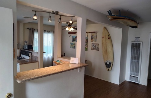 Fort MacArthur Casa | Cozy 2/1 house in charming San Pedro Point Fermin LA with AC, W/D, fenced yard