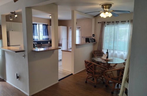 Fort MacArthur Casa | Cozy 2/1 house in charming San Pedro Point Fermin LA with AC, W/D, fenced yard