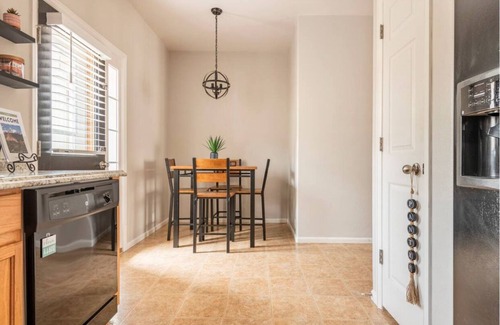 Central Colorado Springs Casa | COZY 2/2 TOWNHOME, 6 MILES FROM DOWNTOWN COLORADO SPRINGS