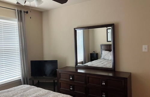 San Antonio Casa | Cozy 2 Bd/2 Ba Home in Quiet Neighborhood – 15 min to Ft Sam Houston & Riverwalk