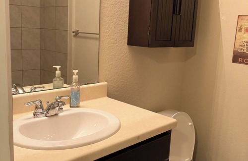 San Antonio Casa | Cozy 2 Bd/2 Ba Home in Quiet Neighborhood – 15 min to Ft Sam Houston & Riverwalk