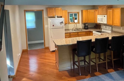 Marshall County Casa | Cozy 2-bd home in Newfolden. WiFi, AC, Full kitchen & living room w fireplace!