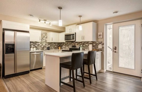 Silverado Apartamento | Cozy 2 Bdrm Basement Suite in SW Calgary