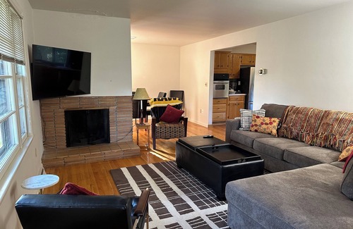 University Heights Casa | Cozy 2-bdrm home minutes from Kinnick and Melrose tailgating, AC, WiFi, parking