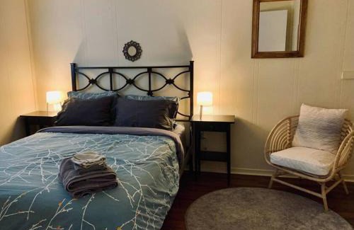 North End Apartamento | Cozy 2-BDRM, Mid Floor, Backyard