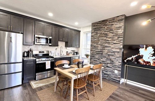 Spruce Hill Apartamento | Cozy 2 bdrm Unit/Big Kitchen-2 TV- University City