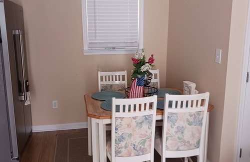Cape May - Wildwood Cabaña | Cozy 2 bed, 1 full bath private cottage, 10 min. walk to Wildwood beach & boards