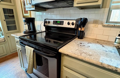 Bryan Place Casa | Cozy 2 Bed/2 Bath House with Fenced Yard