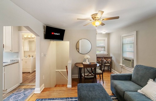 Highwood Apartamento | Cozy 2 bed Apt- 2 train stops to the Naval Base!