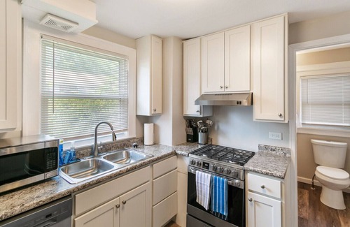 Highwood Apartamento | Cozy 2 bed Apt- 2 train stops to the Naval Base!
