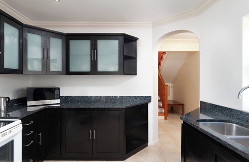 Folkestone Casa | Cozy 2-Bed Barbados Vacation Rental Near Limegrove – Walk to Beach & Restaurants