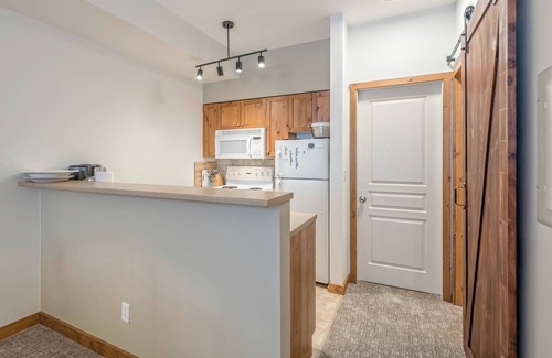Silver Star Mountain Condominio | Cozy 2 bedroom/1 bathroom condo steps away from the skiway & Silver Queen Chair
