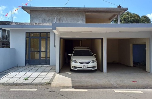 Roches Noires Casa | Cozy 2 bed-room house with beautiful front yard; 15 minutes to the beach.