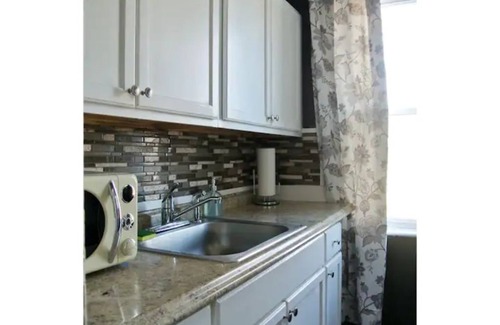 Federal Hill Casa | Cozy 2 Bed W/ FREE Parking in ❤️ of Little Italy