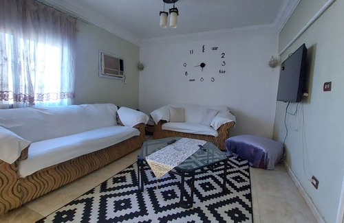 Al-Khalifa Apartamento | Cozy 2-bedroom apartment in wonderful Cairo, Mokattam with WiFi, AC