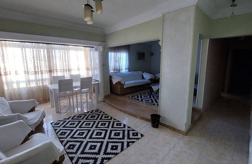 Al-Khalifa Apartamento | Cozy 2-bedroom apartment in wonderful Cairo, Mokattam with WiFi, AC