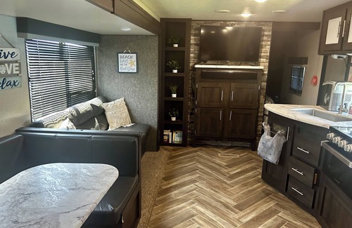 Port Bolivar Casa | Cozy 2-bedroom RV ACROSS FROM THE BEACH in Terrific Bolivar Peninsula w/WiFi, AC