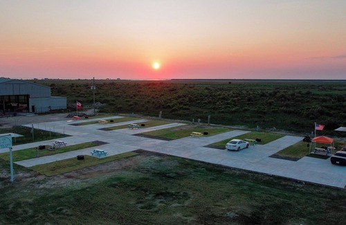 Port Bolivar Casa | Cozy 2-bedroom RV ACROSS FROM THE BEACH in Terrific Bolivar Peninsula w/WiFi, AC