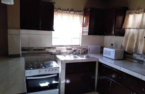 Seatons Apartamento | cozy 2 bedroom 1 bathroom apartment.