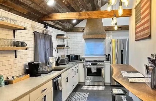 Parish Casa | Cozy 2-bedroom 1 bath Townhome close to I81 Perfect for Snowmobilers and Anglers