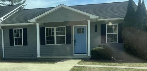 Hendersonville Casa | Cozy 2 bedroom 2 bath getaway Villa