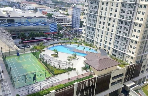 Bangkal Condominio | Cozy 2-Bedroom 2-Bath condo San Lorenzo Place Makati WiFi 4KM NAIA
