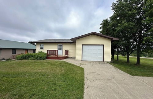 Lake City Casa | Cozy 2-bedroom/2-bath house located just outside Roy Lake State Park.