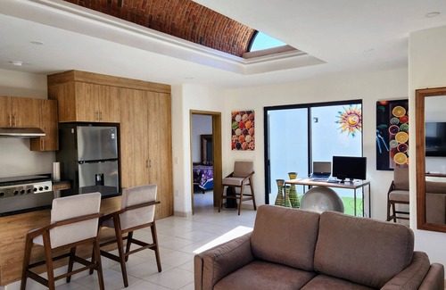 Ajijic Casa | cozy 2 bedroom 2 bathroom lake house in artsy Ajijic with fiber internet