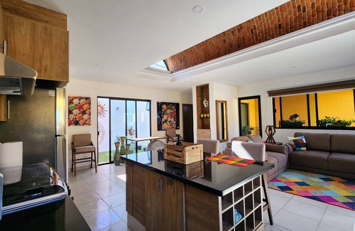 Ajijic Casa | cozy 2 bedroom 2 bathroom lake house in artsy Ajijic with fiber internet