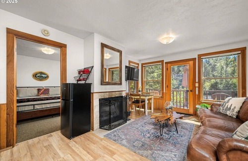Blue River Cabina | Cozy 2-bedroom, 2-full bath cabin in enchanting Blue River with AC