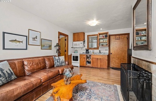 Blue River Cabina | Cozy 2-bedroom, 2-full bath cabin in enchanting Blue River with AC