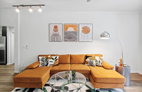 Marina del Rey Apartamento | Cozy 2-bedroom apartment in welcoming Marina del Rey! Free parking and pool!