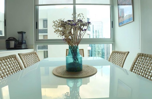 Obarrio Apartamento | Cozy 2-bedroom apartment in the heart of Panama City with pool, laundry, gym, AC