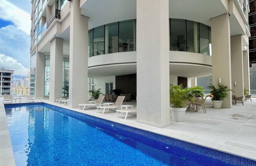 Obarrio Apartamento | Cozy 2-bedroom apartment in the heart of Panama City with pool, laundry, gym, AC