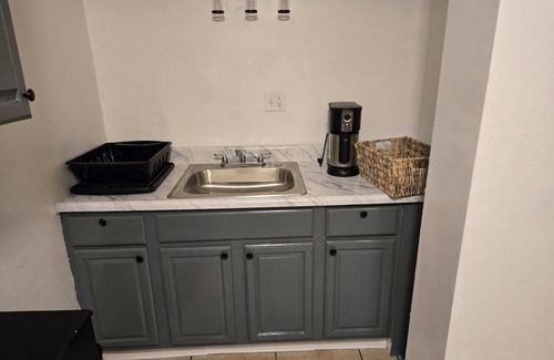 East Orange Apartamento | Cozy 2-bedroom apartment in awesome East Orange. A place to thrive